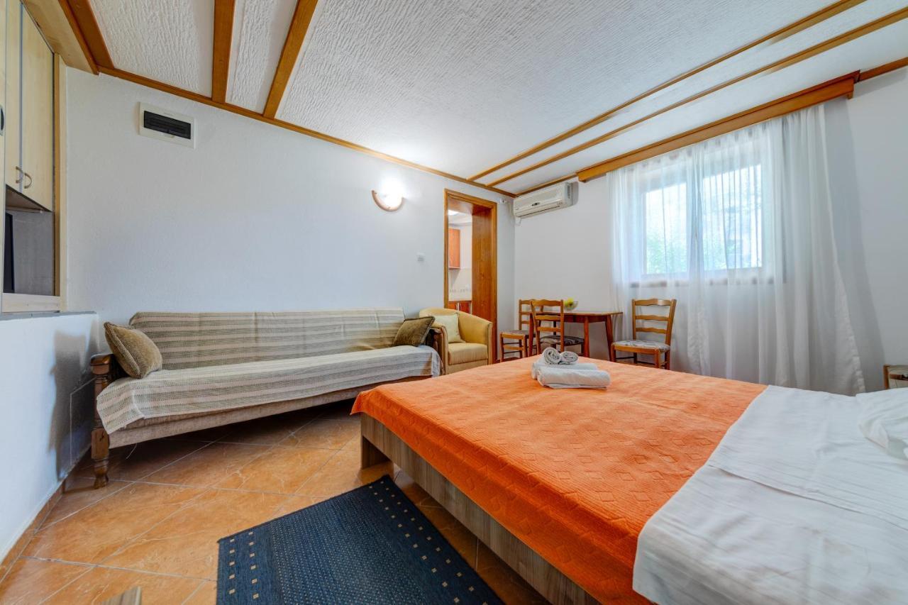 Olive Garden Apartments Sveti Stefan Buitenkant foto